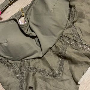 Victoria’s Secret flounce bikini  top EUC